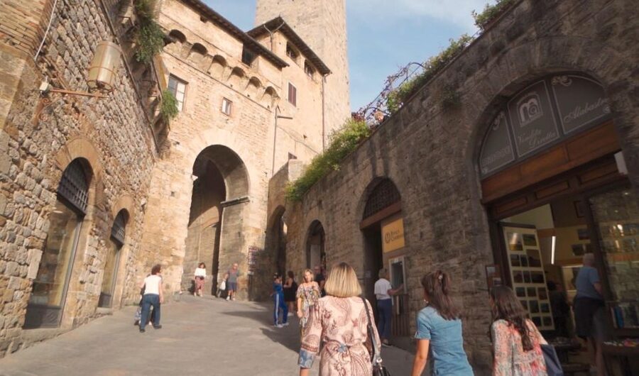 Florence: Pisa, Siena, S. Gimignano, Chianti Wine & Lunch - The Chianti road to San Gimignano