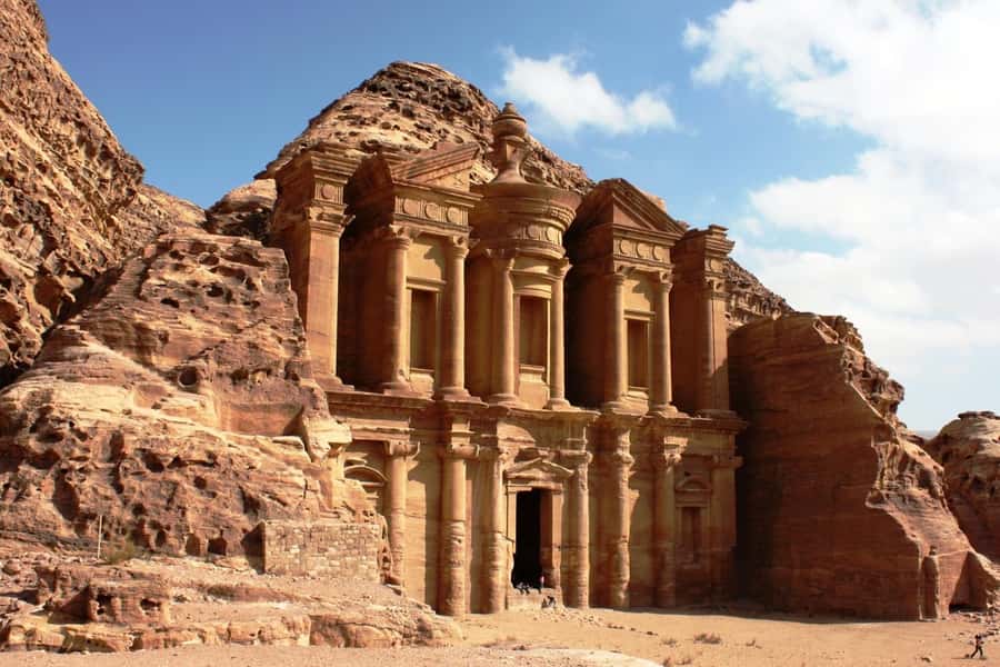 From Amman: Private Day Trip to Petra with Pickup - Walking through the Siq to the Treasury