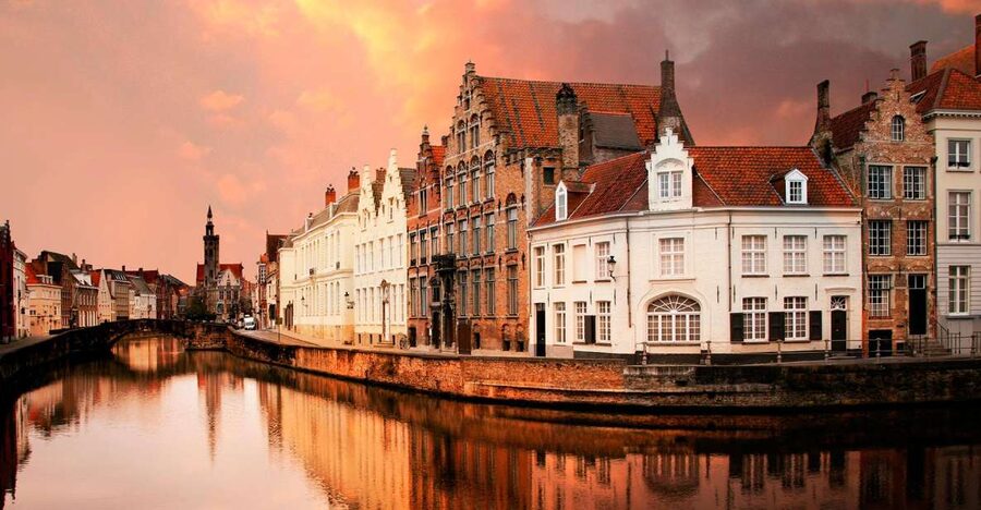 From Amsterdam: Bruges Day Trip in Spanish with Boat Option - Why Bruges makes a good day trip from Amsterdam