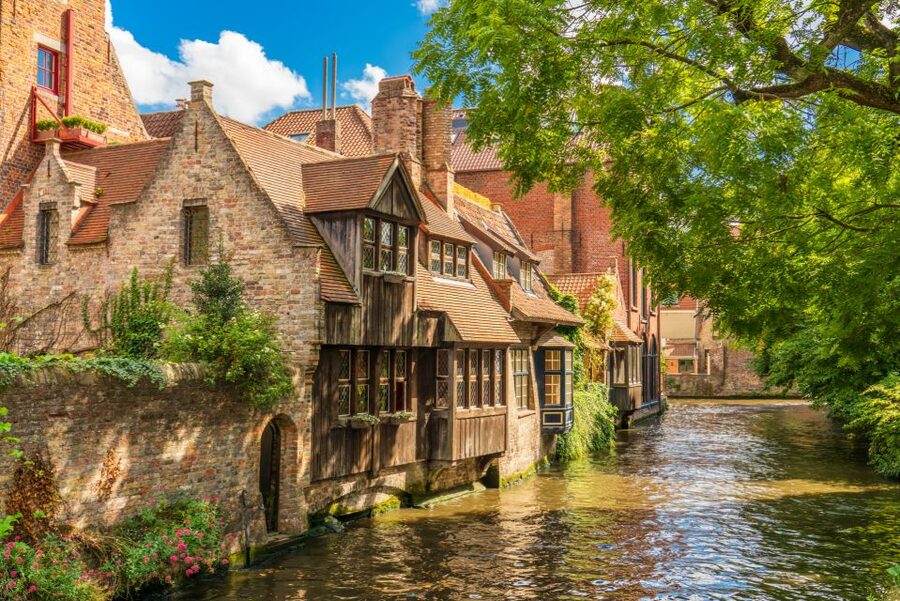 From Amsterdam: Bruges Day Trip in Spanish with Boat Option - The coach ride from Amsterdam