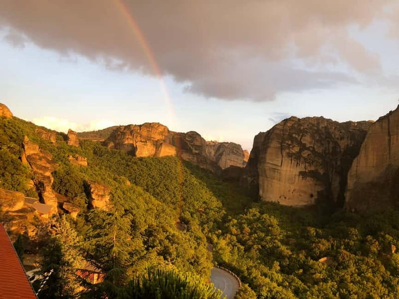 From Athens: Meteora Caves & Monasteries Day Trip by Train - A short stop in Kastraki before the rocks