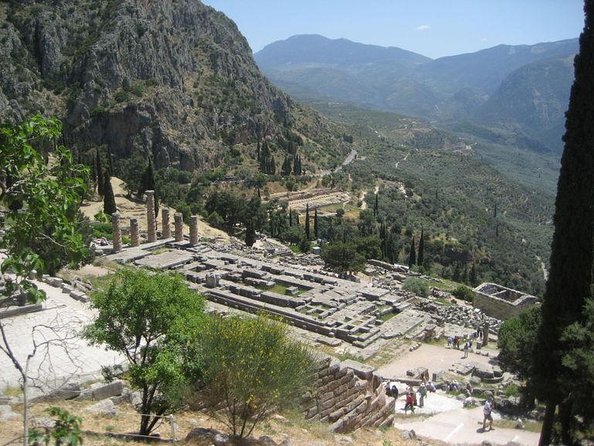 From Athens: Small-Group Delphi, Museum & Arachova Day Trip - Why Delphi is worth the long ride from Athens