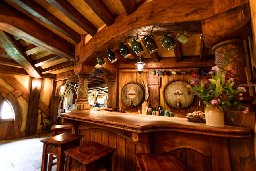 From Auckland: Hobbiton & Waitomo Caves Day Trip with Lunch - Key points at a glance