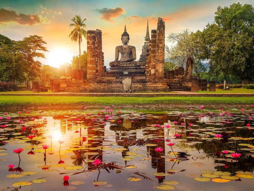 From Bangkok: Ayutthaya Historical Park Guided Day Trip - What the guides add to the experience