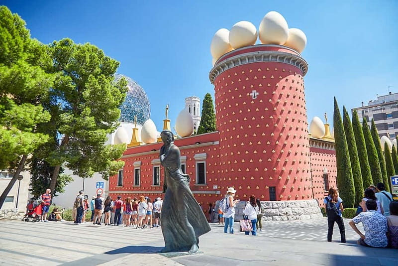 From Barcelona: Girona&Dalí Museum Day Trip with Small Group - Making the Most of 90 Minutes in Girona