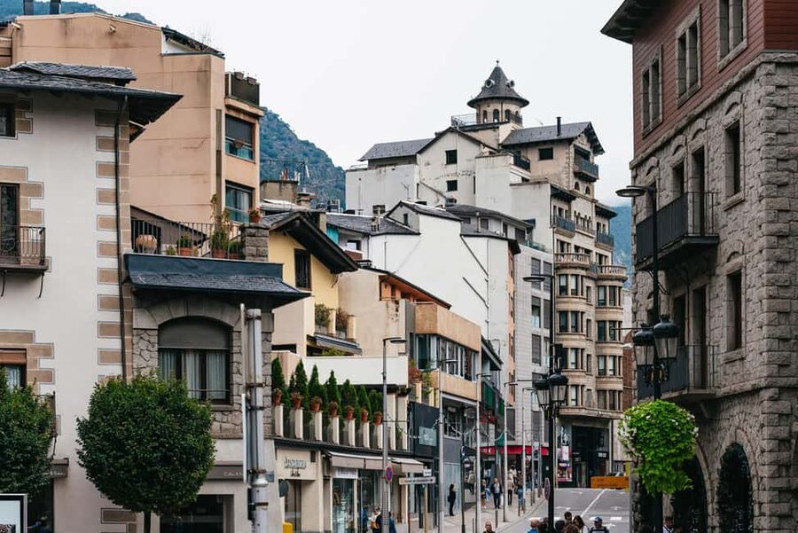 From Barcelona: Guided Day Trip to Andorra, France and Spain - Food, shopping, and what to bring