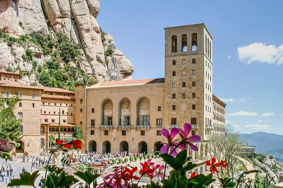 From Barcelona: Montserrat Day Trip with Optional Tickets - The return to Barcelona and the value of the day