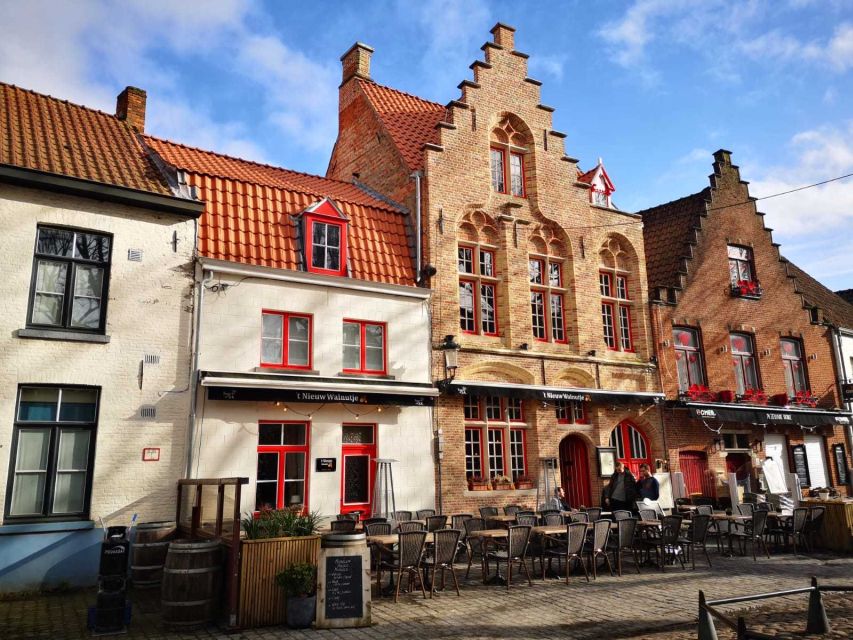 From Brussels: Bruges Day Trip with Boat Tour Option (ENG) - Begijnhof and spring daffodils