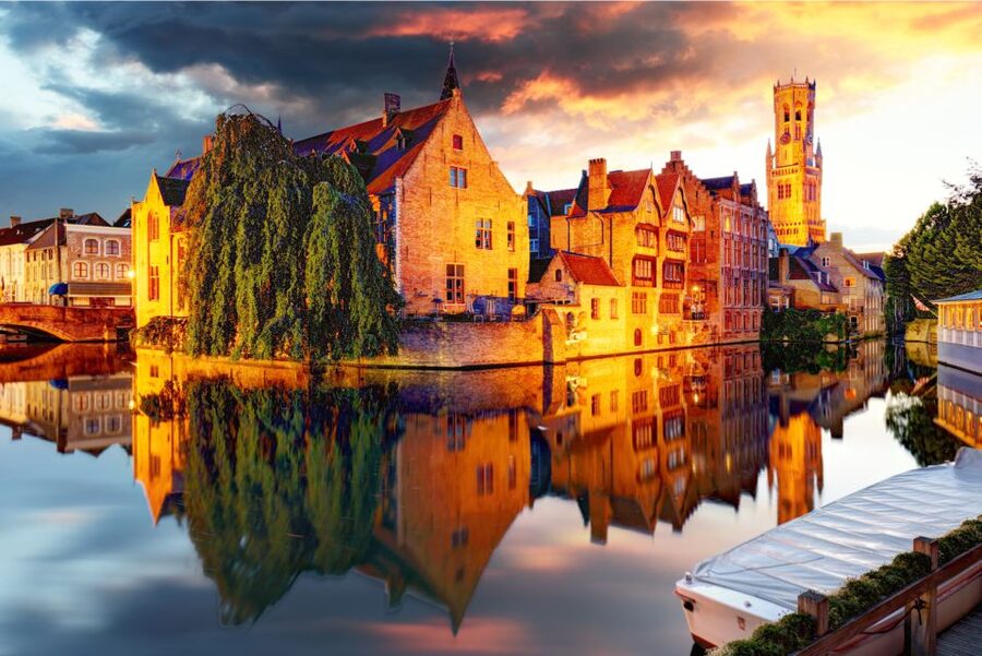 From Brussels: Bruges Day Trip with Boat Tour Option (ENG) - Rozenhoedkaai, Huidenvettersplein, and Castle Square