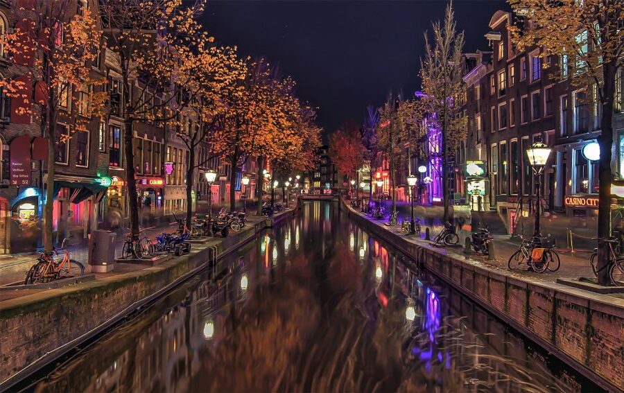 From Brussels: Cheese, Clogs & Windmills Amsterdam Day Trip - Three and a half hours to choose your Amsterdam
