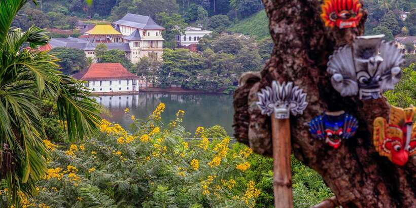 From Colombo: Kandy Full-Day Trip - Lunch, local food, and the gemstone stop