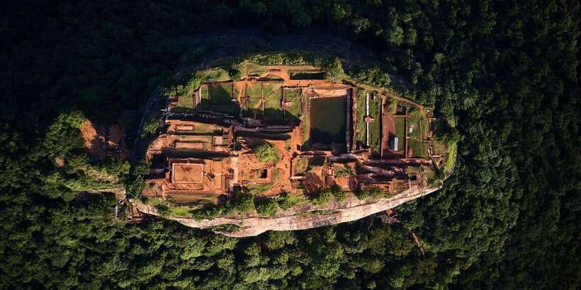 From Colombo: Sigiriya and Dambulla Day Trip with Safari - Climbing Sigiriya’s 1,250 steps