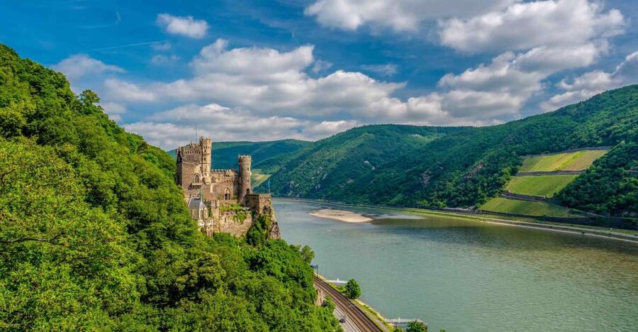 From Frankfurt: Rhine Valley Day Trip - Sankt Goarshausen and the valley from the road