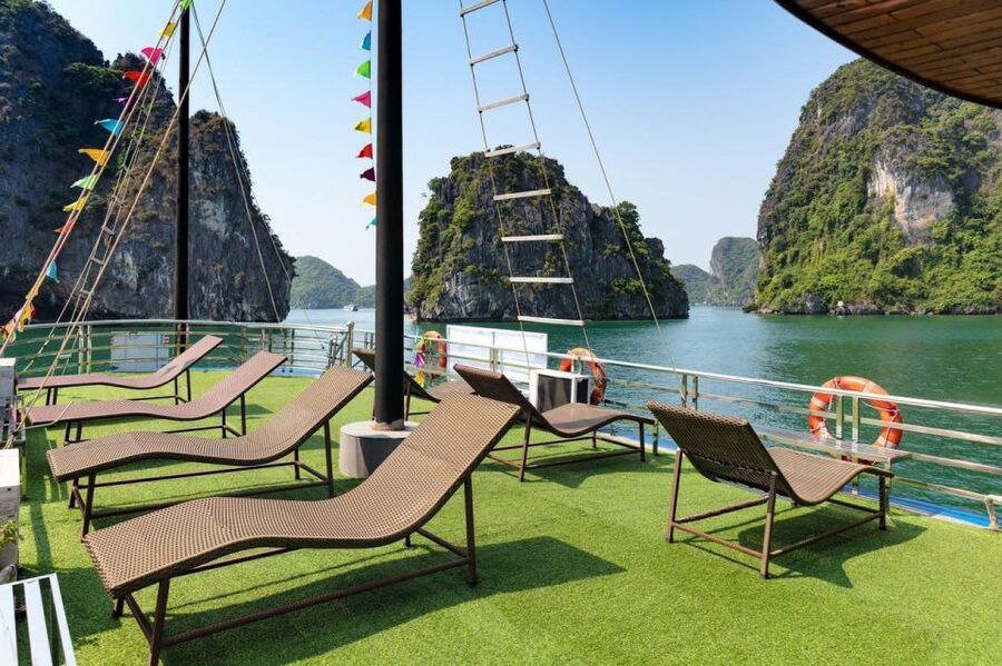 From Hanoi: Halong Bay Deluxe Cruise Day Trip - Lunch onboard with Vietnamese dishes