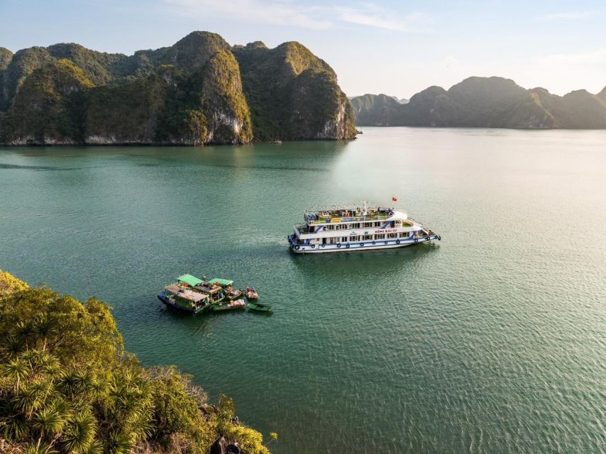 From Hanoi: Halong Bay Deluxe Cruise Day Trip - Titop Island and the climb to the viewpoint