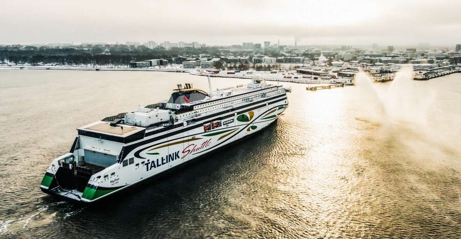 From Helsinki: Return Day Trip Ferry Ticket to Tallinn - Spending your day inside the medieval Old Town