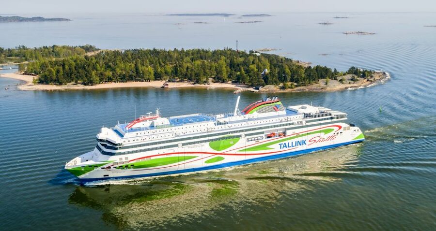 From Helsinki: Return Day Trip Ferry Ticket to Tallinn - Adding Kadriorg Palace or KUMU