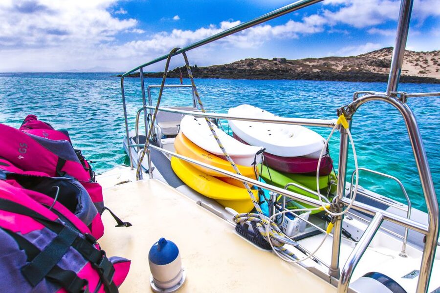 From Lanzarote: Sailing Day Trip Around La Graciosa - One hour in Caleta de Sebo