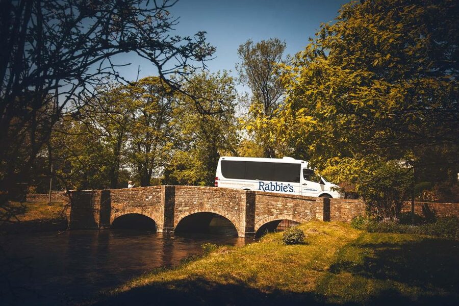 From London: Oxford and Cotswolds Villages Day Trip - Finding Greenline Coach Terminal behind Victoria