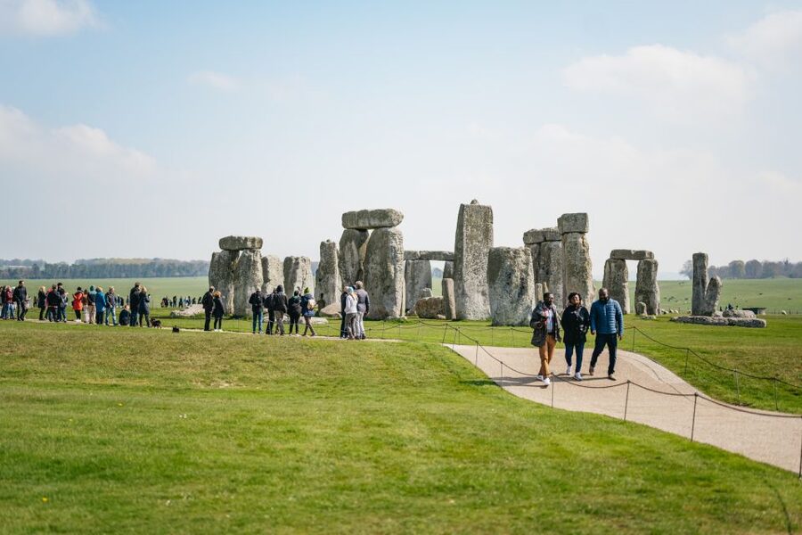 From London: Stonehenge Half-Day Trip - Meeting the 5,000-year-old stone circle