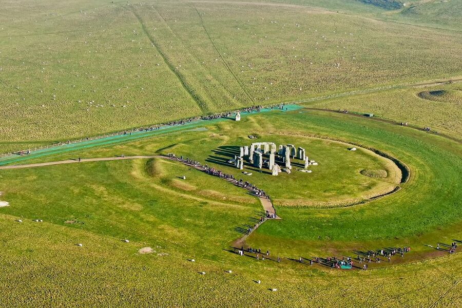 From London: Stonehenge Morning Day Trip with Admission - The 105-minute coach ride from London