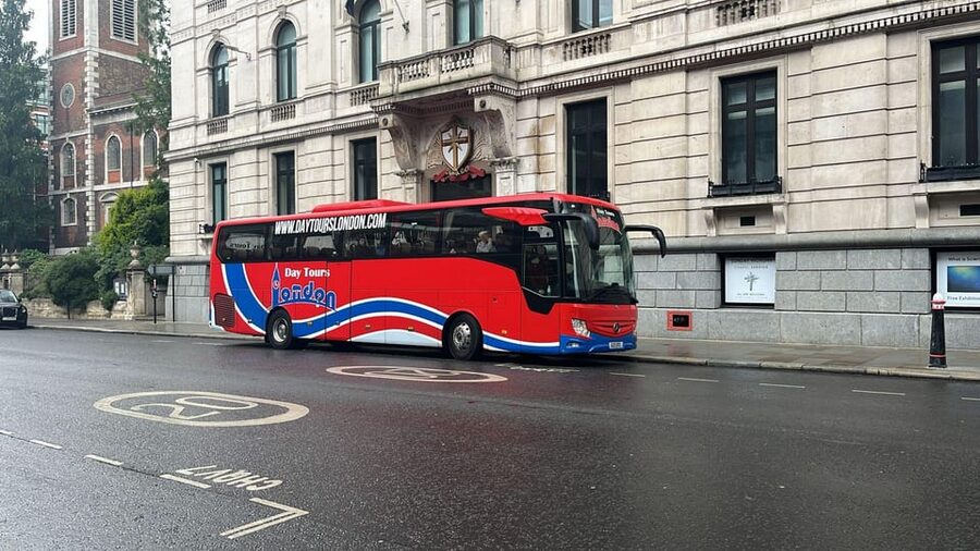 From London: White Cliffs of Dover and Canterbury Day Trip - Guide commentary and the value of a good driver