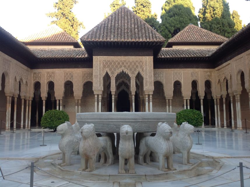 From Malaga: Granada Full-Day Trip with Alhambra - Exploring Granada’s old center