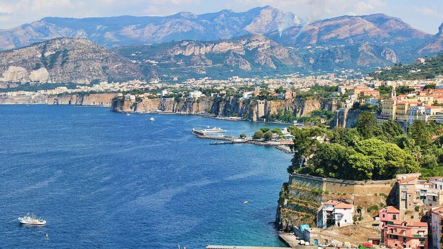From Naples: Amalfi Coast Day Trip with Driver - Lunch, photographs, and the value of flexibility
