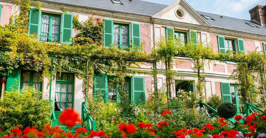 From Paris: Giverny and Versailles Palace Guided Day Trip - Who will get the most from this day trip?