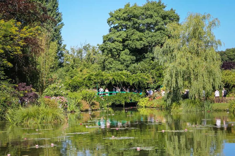 From Paris: Giverny Day Trip with Audio Guide or Live Guide - Key points before you book