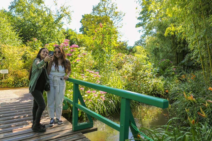 From Paris: Giverny Day Trip with Audio Guide or Live Guide - Entering Monet’s house and gardens