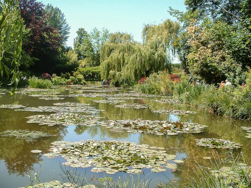 From Paris: Giverny Day Trip with Audio Guide or Live Guide - The water garden and Monet’s most familiar view