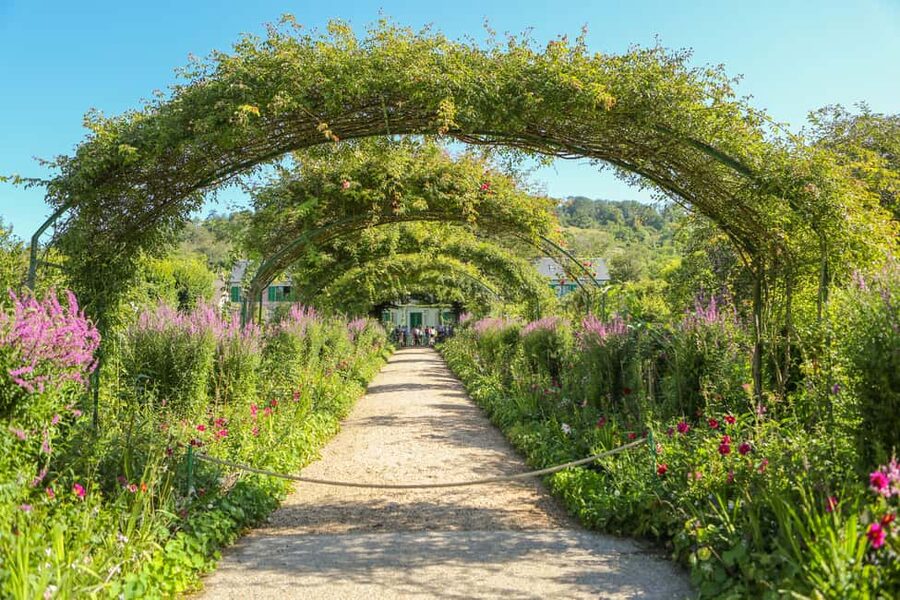 From Paris: Giverny Day Trip with Audio Guide or Live Guide - Is the $93 price fair?