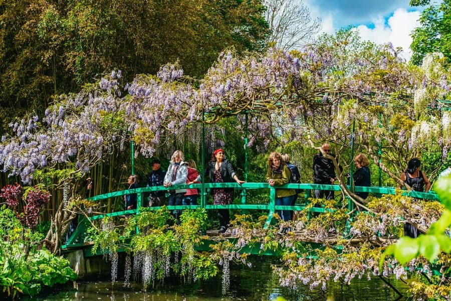 From Paris: Giverny, Monet’s Home & Gardens Half-Day Trip - Finding your way around Giverny