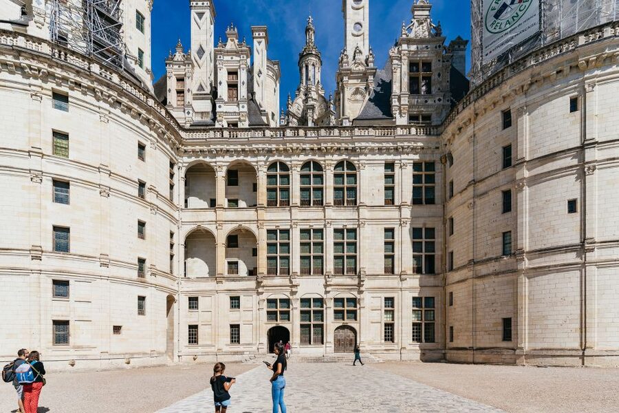 From Paris: Loire Valley Castles Day Trip With Wine Tasting - Small details that make the day easier