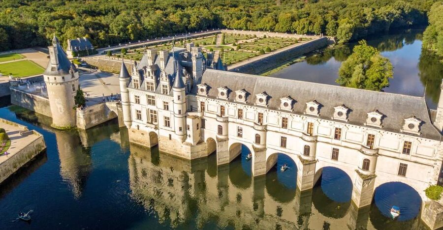 From Paris: Loire Valley Castles Day Trip With Wine Tasting - How the long coach rides affect the day