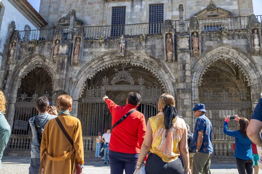 From Porto: Braga and Guimarães Full-Day Trip - The guides can make or break the day