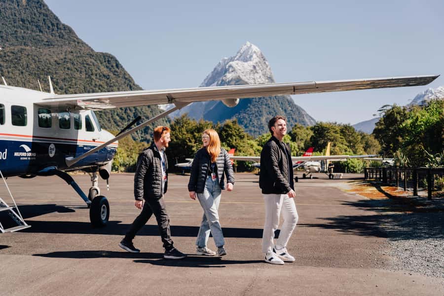 From Queenstown: Milford Sound Full-Day Trip by Plane & Boat - The first 30 to 40 minutes: Central Otago from the air