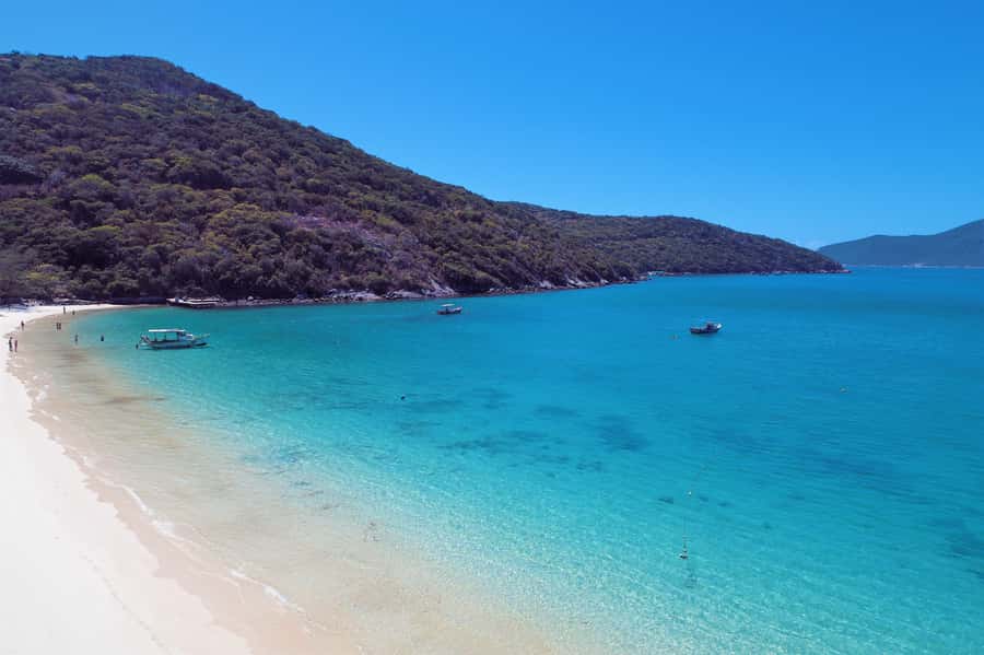 From Rio: Arraial do Cabo Day Trip with Boat Tour - How the tour handles delays and mixed groups