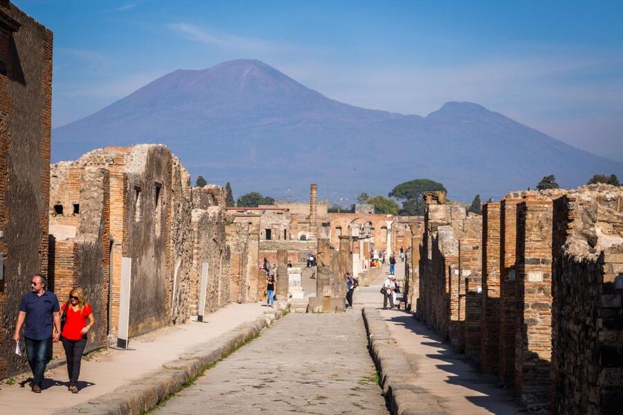 From Rome: Pompeii, Amalfi Coast, and Sorrento Day Trip - The coach ride from Rome and the Cassino breaks