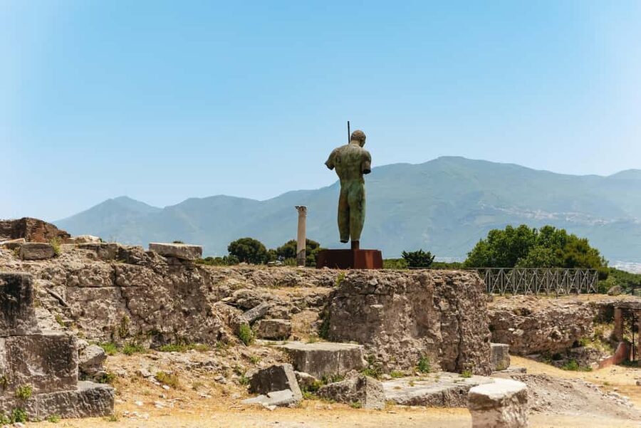 From Rome: Pompeii Day Trip with Optional Vesuvius and Lunch - Walking through Pompeii with an archaeologist