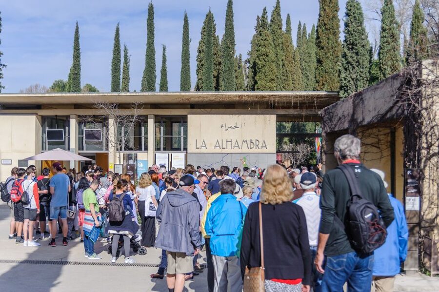 From Seville: Granada Day Trip Alhambra and Albaycin - How the guides shape the day