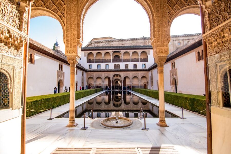 From Seville: Granada Day Trip with Alhambra and Albaicín - Walking the Albaicín’s medieval lanes