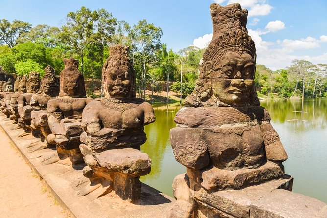 From Siem Reap: Angkor Wat and Floating Village 3-Day Trip - Day 1: Angkor Thom and the great temple
