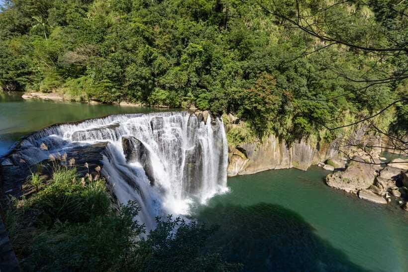 From Taipei: Shifen, Jiufen, and Yehliu Guided Day Trip - What to bring and what costs extra