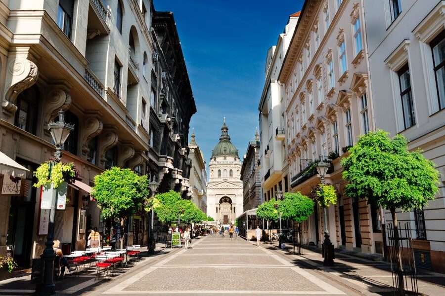 From Vienna: Guided Day Trip to Budapest - What you really see in one day