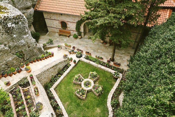 Full-Day Trip to Meteora from Thessaloniki - What the guides add to the experience