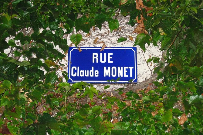 Giverny and Monet's House Half Day Trip from Paris Guide or Audio - The Japanese bridge and water-lily pond