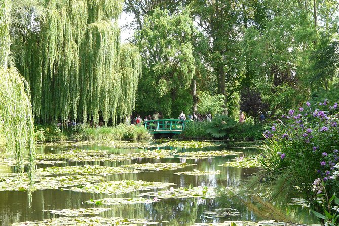 Giverny and Versailles Small Group Day Trip from Paris with Lunch - Arriving at Versailles Palace