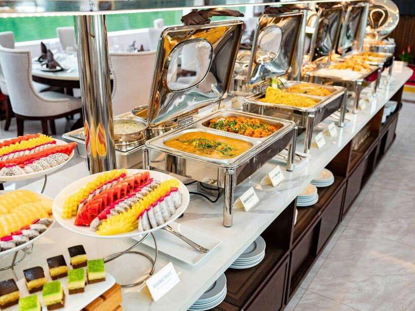 Hanoi: Ha Long Bay Day Trip - Luxury Cruise & Buffet Lunch - The sunset party closes the active portion